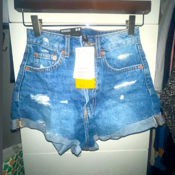 H&M high waisted mom shorts - Picture 3 of 3
